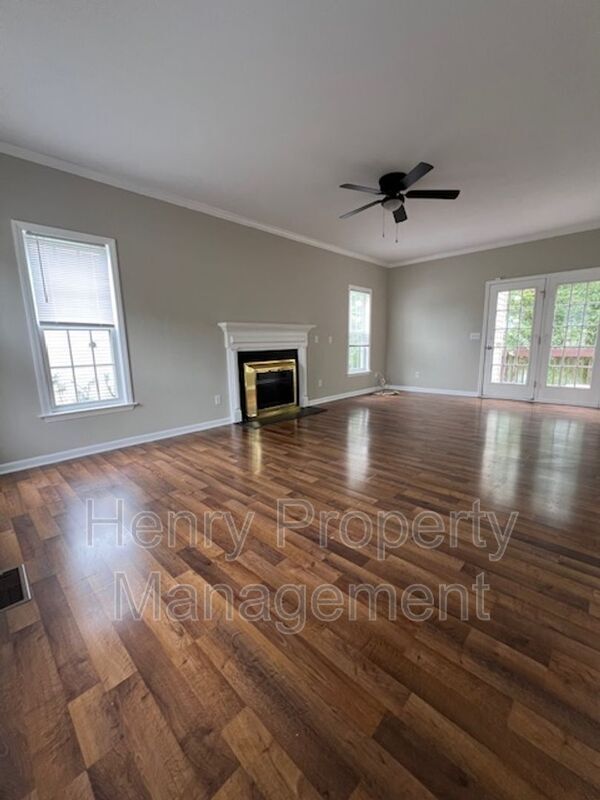 Foto del edificio - 5716 Brookshadow Dr