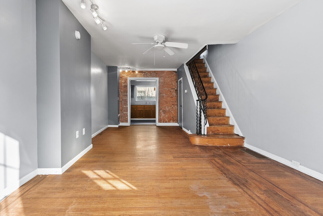 Primary Photo - 2009 S Darien St