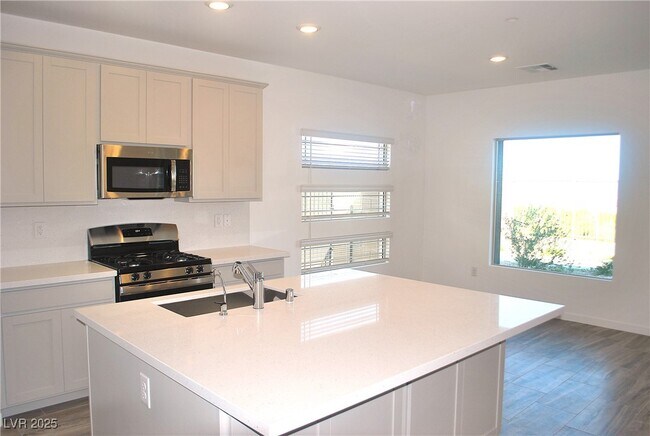 Foto del edificio - 896 Kings Clf Ln