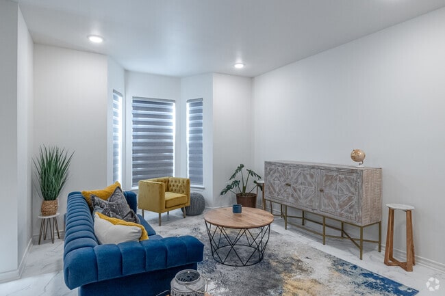 1BR, 1BA - 828SF - Living Room - Hampton Astoria