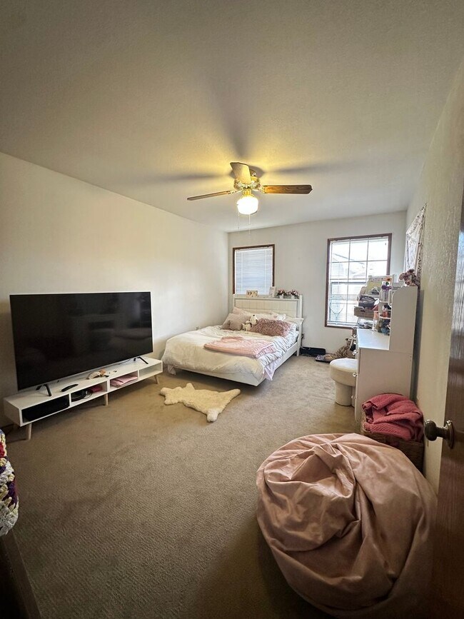 Foto del edificio - Spacious 4-Bedroom Home in Prime Wenatchee Location