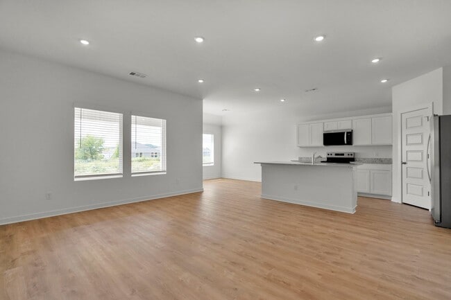 Building Photo - Brand-New 3 Bedroom Home in Prairie Grove!...