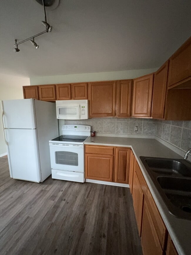 Building Photo - 130 Armstrong Dr