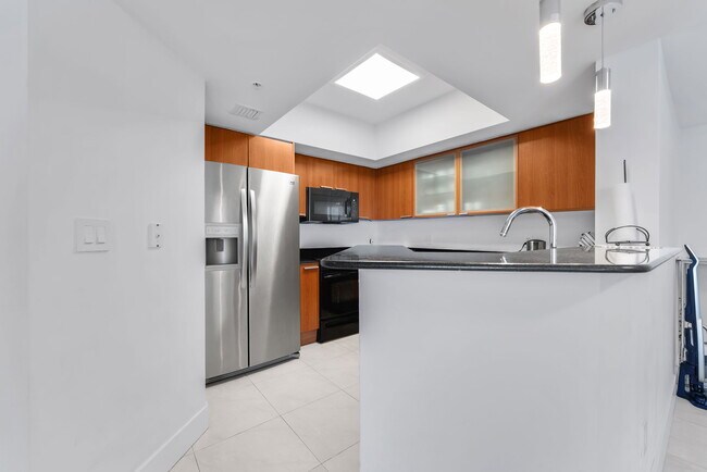 Building Photo - 16699 Collins Ave