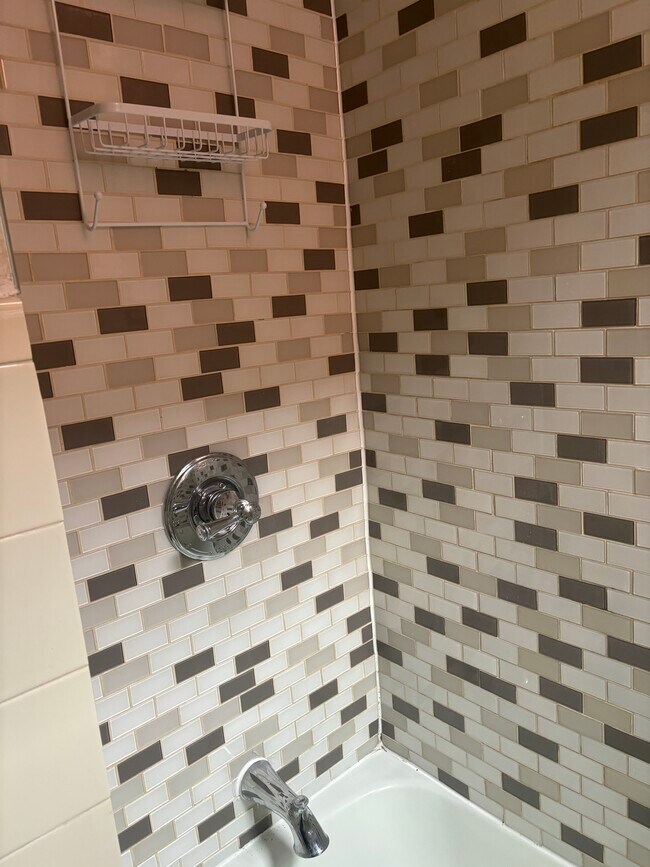 Bathroom - 3610 Ditmars Blvd