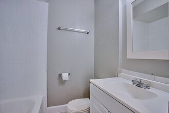 Building Photo - 1423 Hawthorne St