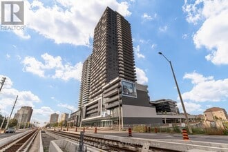 Building Photo - 5105-5105 Hurontario St