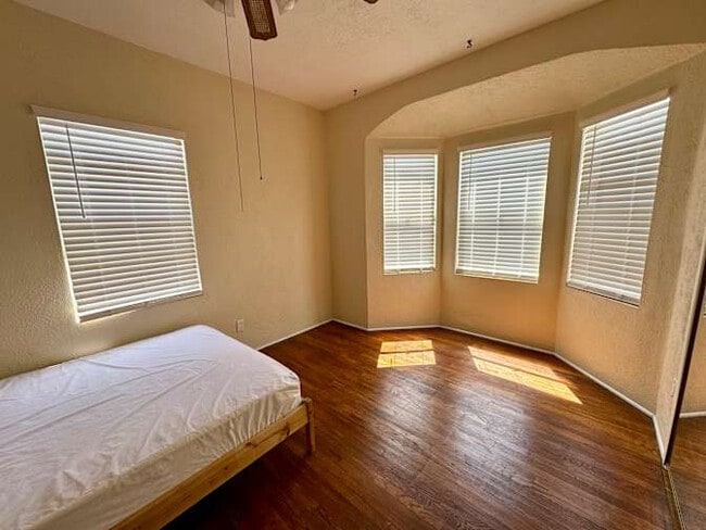 Foto del edificio - 1350 N Fairview Ave