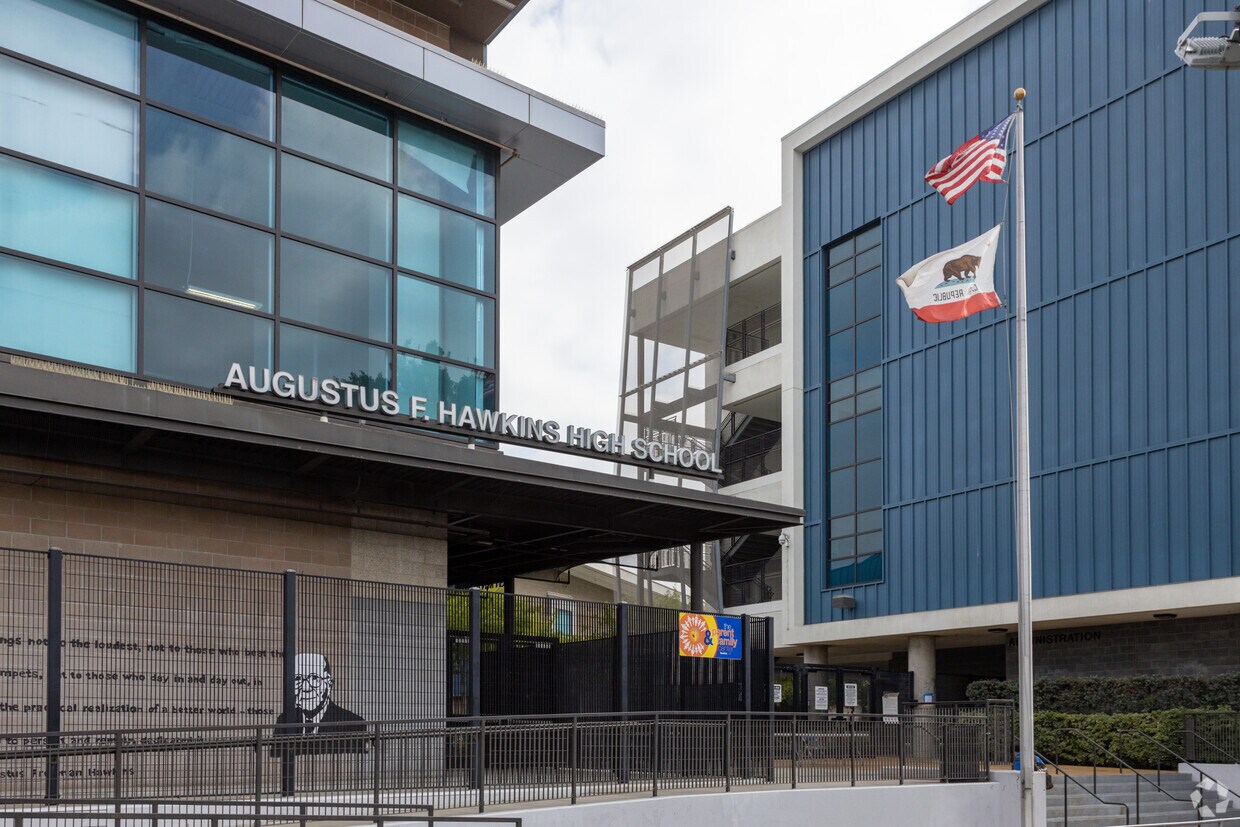 04/2022 - 831 W 60th St