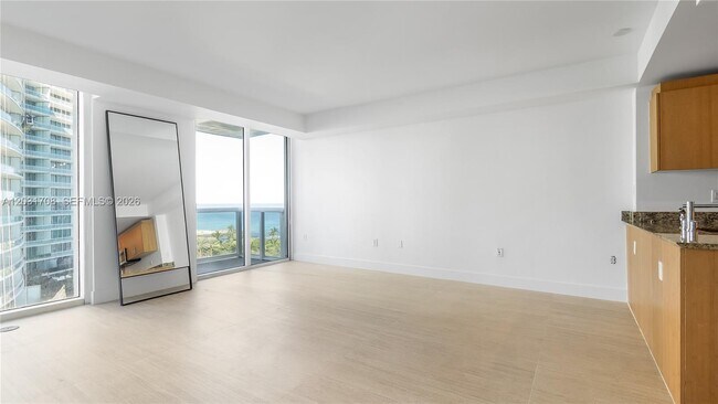 Foto del edificio - 10275 Collins Ave