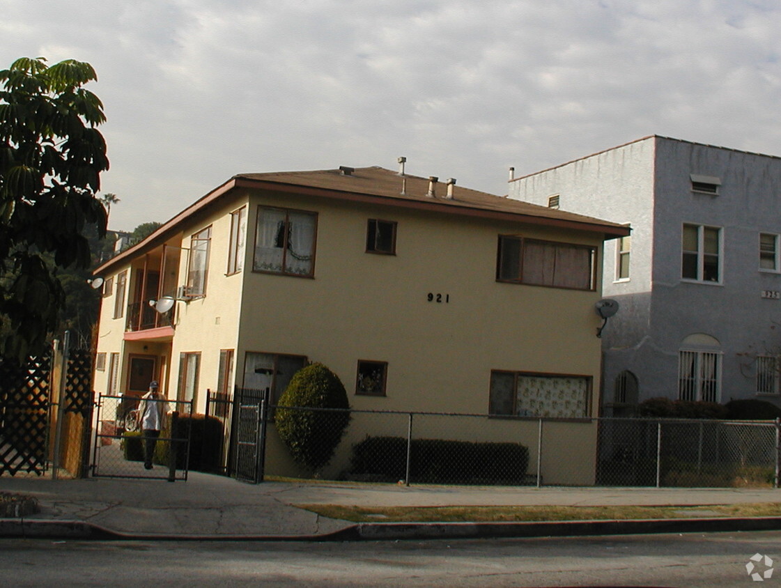 Foto del edificio - 919-921 Parkman Ave