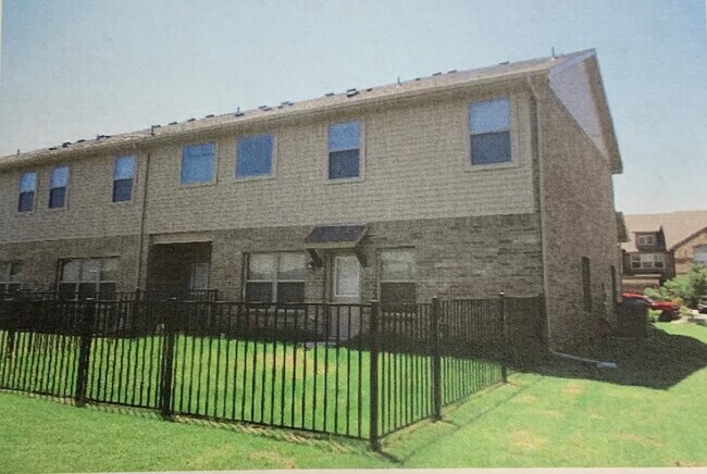 Building Photo - 6818 Topaz Dr