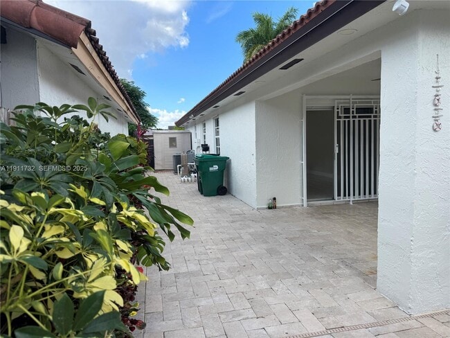 Foto del edificio - 5443 SW 143rd Ct