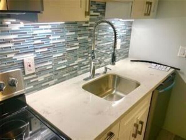 Foto del edificio - 905 NE 28th St