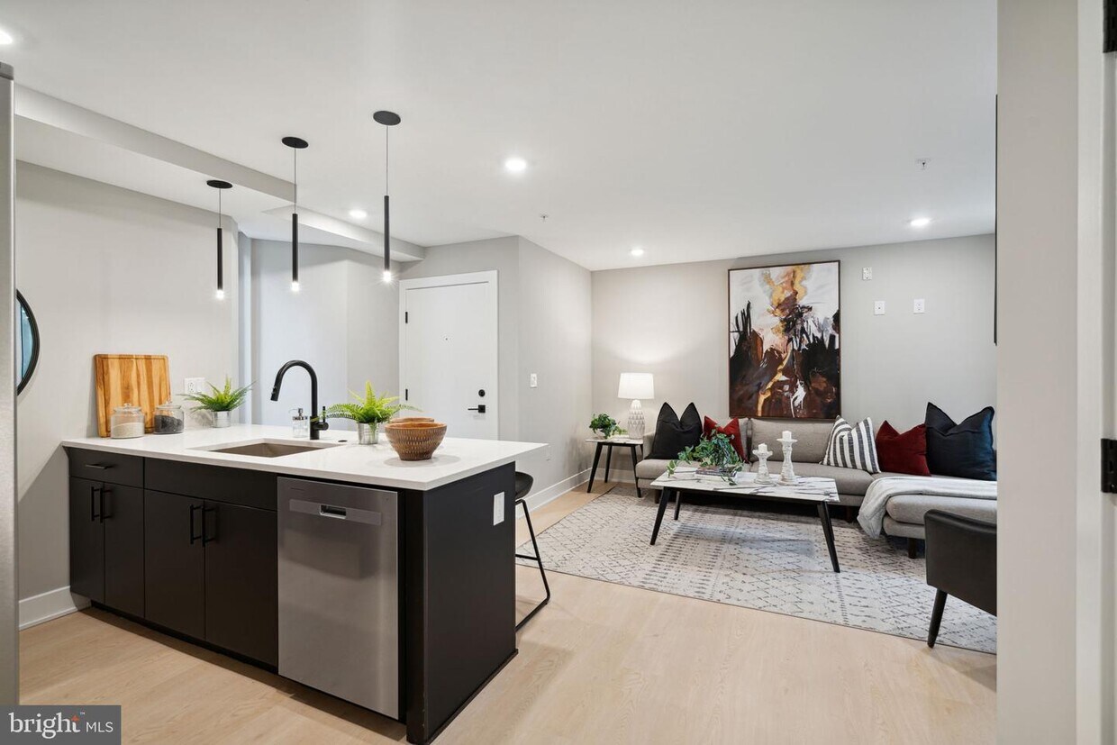 Foto principal - 6604 Ridge Ave