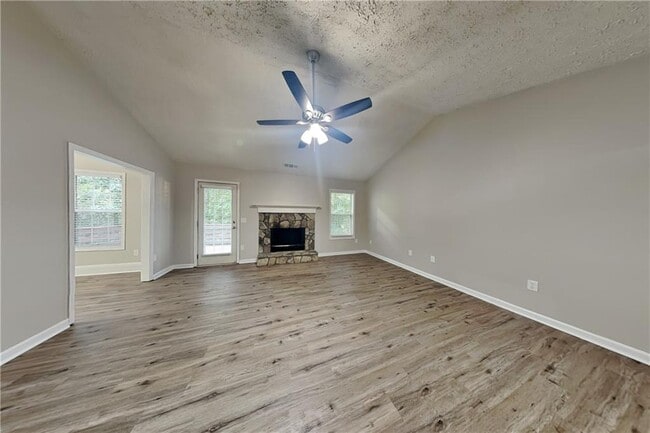 Building Photo - 3013 Rockview Dr