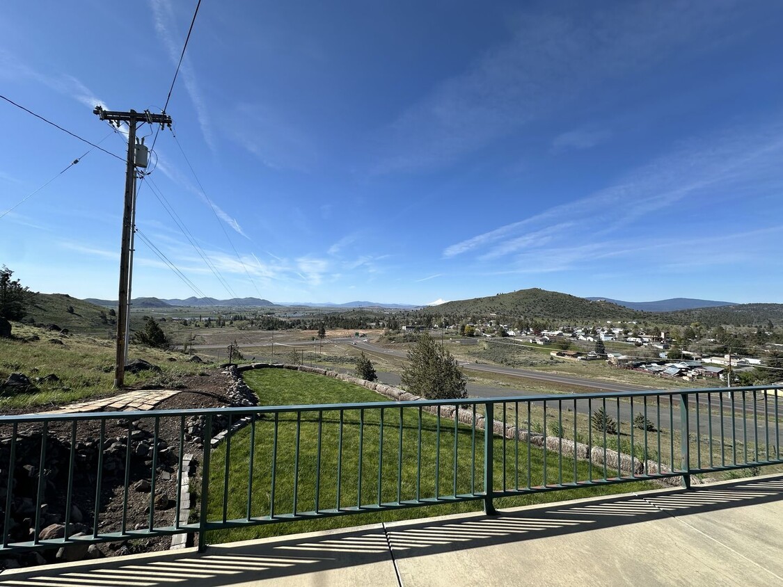Foto principal - 3BR/4BA Home on 5 Acres – $2,600/Month – A...