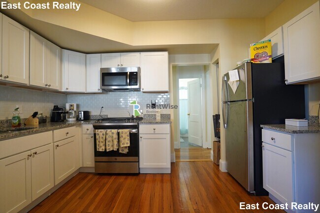 Building Photo - 10 Lorraine Terrace
