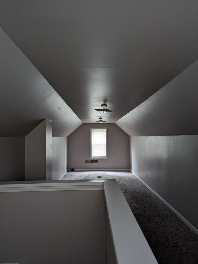 Foto del edificio - 16888 Lenore Ave