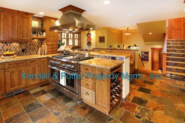 Building Photo - Stunning Depot Hill Craftsman! 4BR, 3.5BA,...