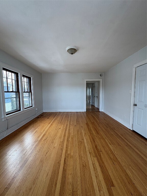 Foto del edificio - 364 Floral Ave