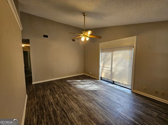 Foto del edificio - 108 E Lakemont Dr