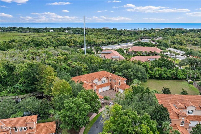 Foto del edificio - 122 Hidden Palms Ln