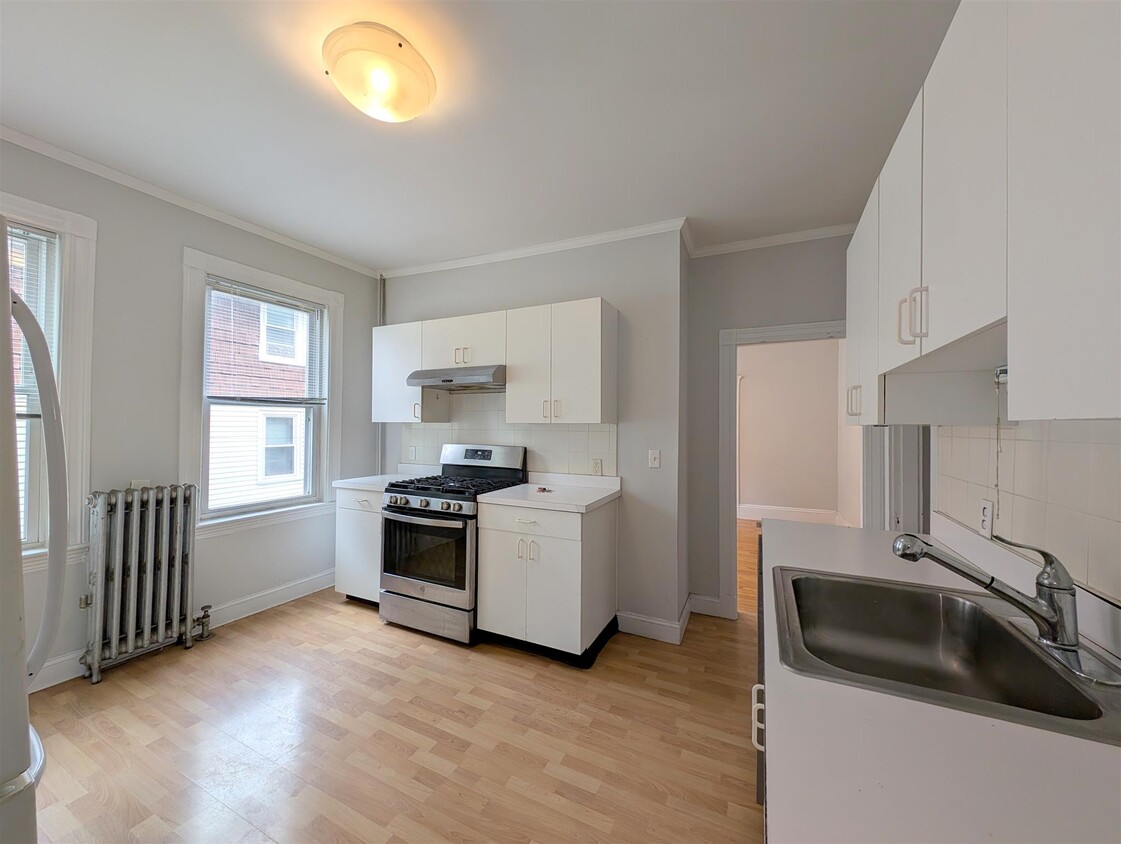 Primary Photo - 15 Farragut Ave