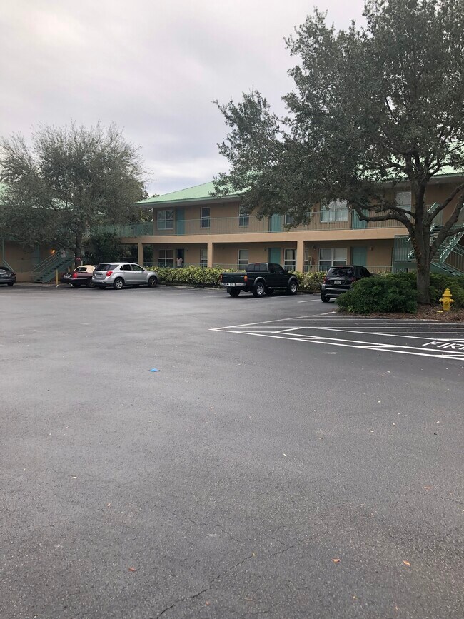 Foto del edificio - 5816 Congress St