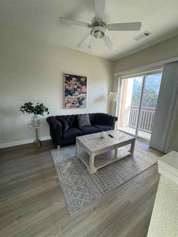 Foto del edificio - 400 E Cypress Creek Rd
