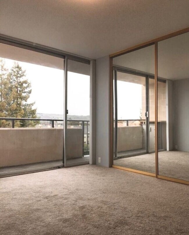 Foto del edificio - Recent Rent Decrease on this Gorgeous One ...