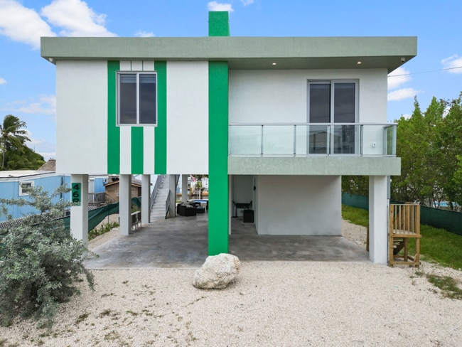 Foto del edificio - 468 Bahia Honda Rd