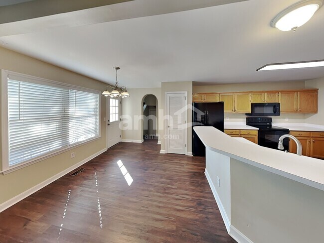 Foto del edificio - 2814 Sutherland Dr