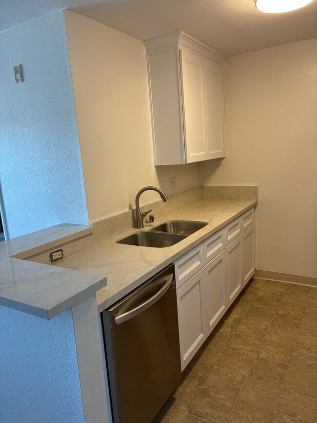 Foto del edificio - 6151 Rancho Mission Rd