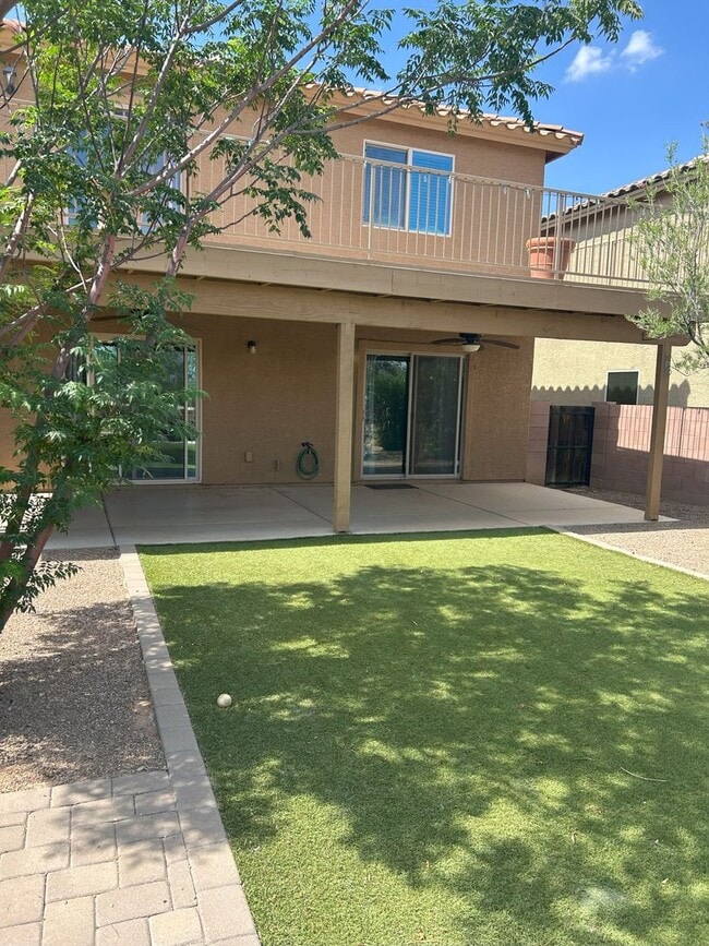 Foto del edificio - Three bedroom 2.5 bath two story home