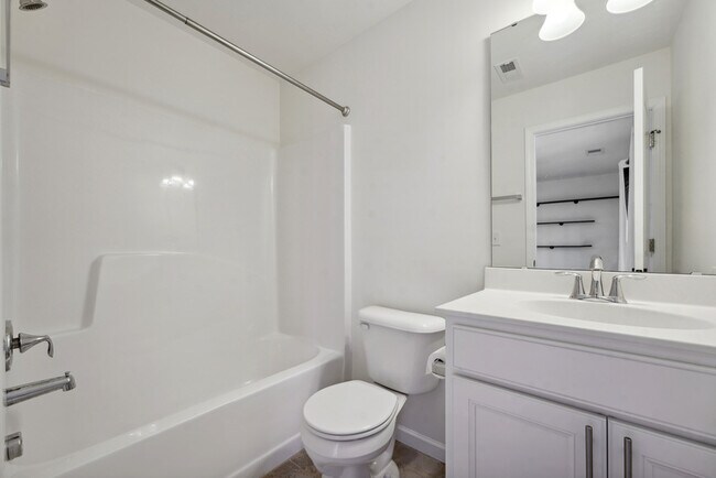 Building Photo - 260 Skymont Dr