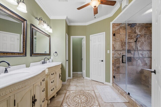 Building Photo - 4704 Broadmoor Dr