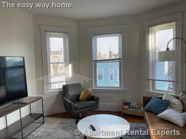 Foto del edificio - Huron Village/ Porter Sq * Eat-in Kitchen ...