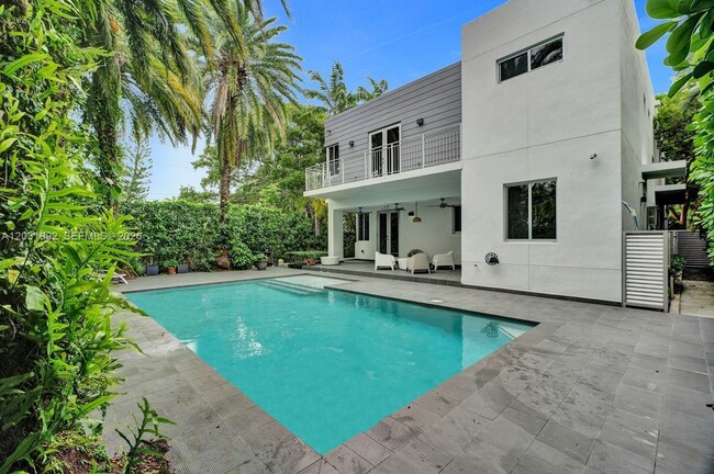 Foto del edificio - 6340 SW 80th St