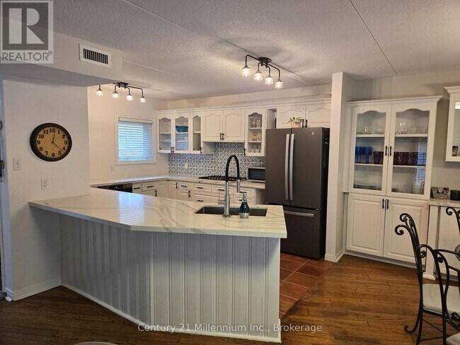 Building Photo - 384-384 Mariners Way