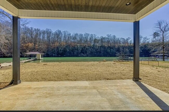 Building Photo - 3 bed 3 bath on the water! New build! Avai...