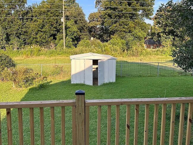 Foto del edificio - 726 McArthur Blvd