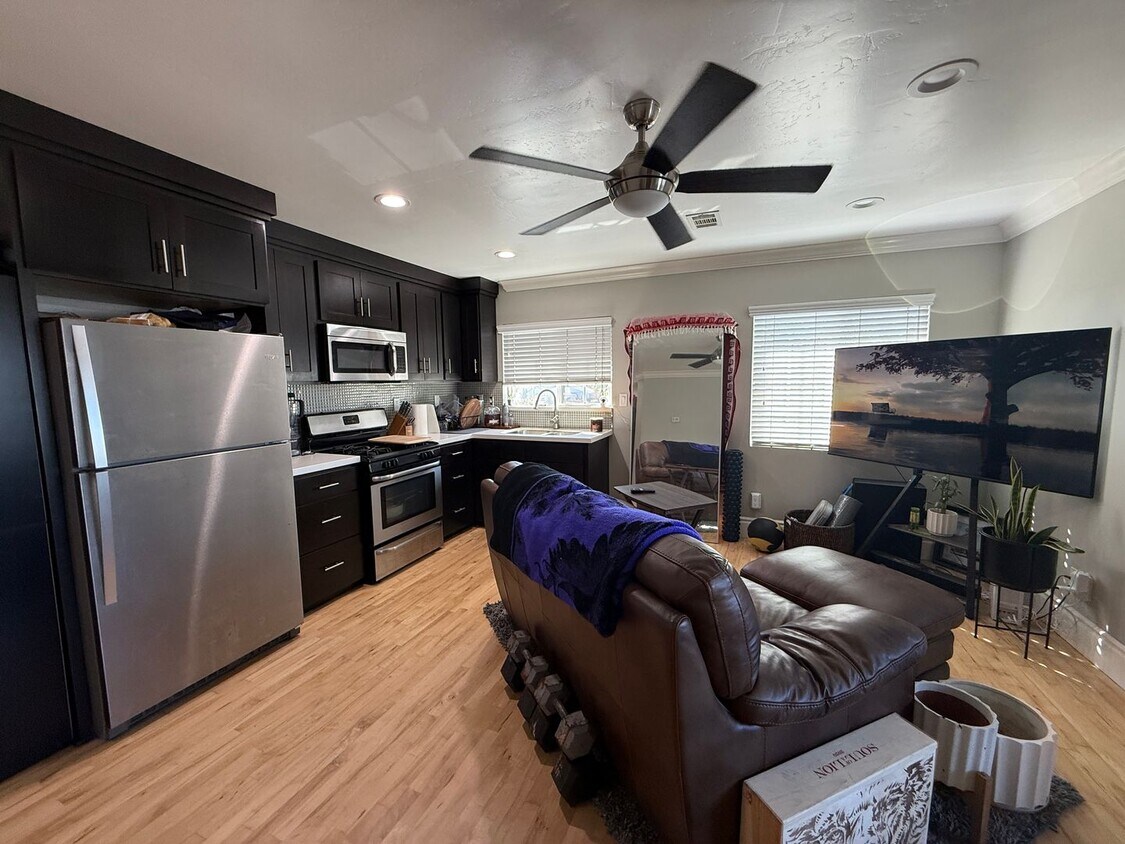 Foto principal - UPSTAIRS UNIT! Washer&Dryer! Assigned Park...