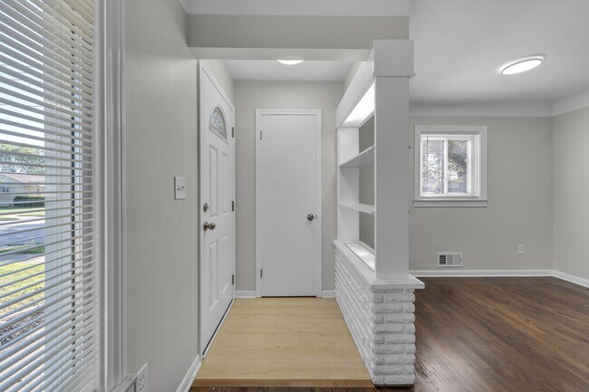 Foto del edificio - 31611 Lonnie Blvd