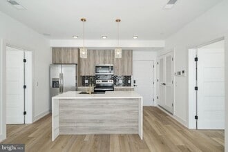 Building Photo - 2000 N Front St