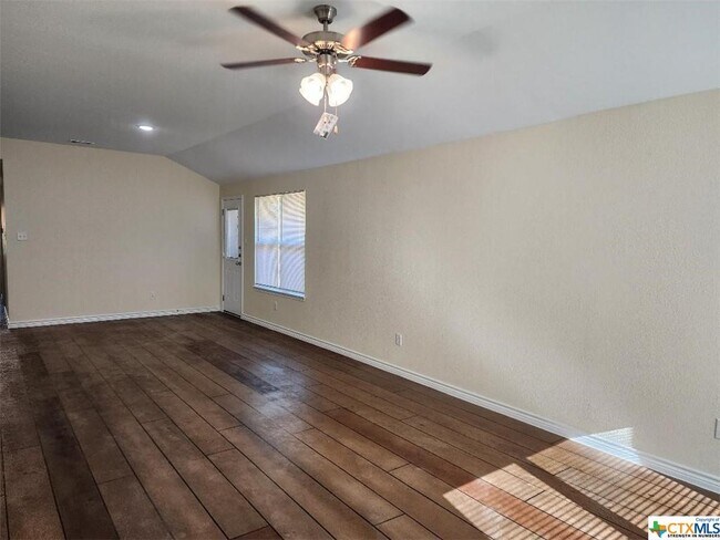 Building Photo - 546 Lost Trl