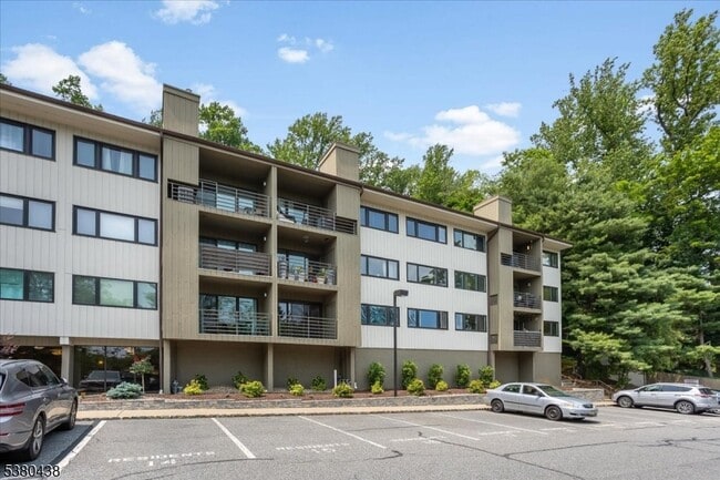 Building Photo - 41 Mt Kemble Ave