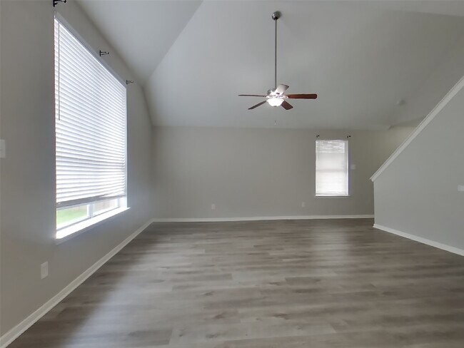 Foto del edificio - 6638 Windy River Ln