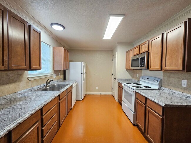 Building Photo - 803 Leifester Cir