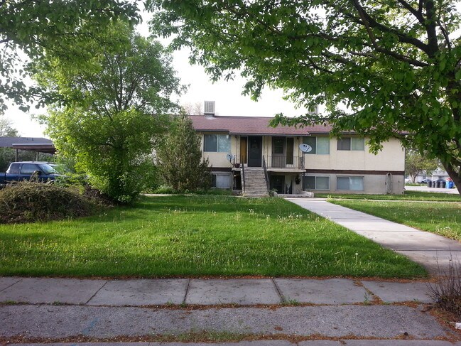 Foto del edificio - 211 Riverbend Rd